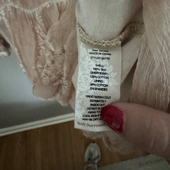 SOFT SURROUNDINGS Tan Floral Silk Overlay Size Petite Medium comfort long sleeve - Picture 5 of 7